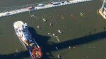 Portland : contraints par la police, des militants de Greenpeace laissent passer le bateau de Shell